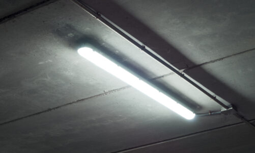 Lampa LED jako rozwiązanie dla garażu i warsztatu
